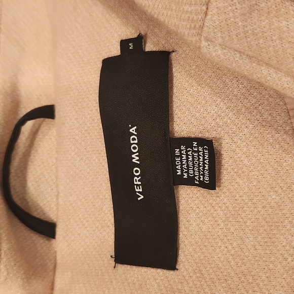 Pink winter jacket - Picture 2 of 4